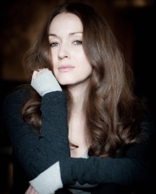 Picture of Jennifer Ferrin by wearing black dress.